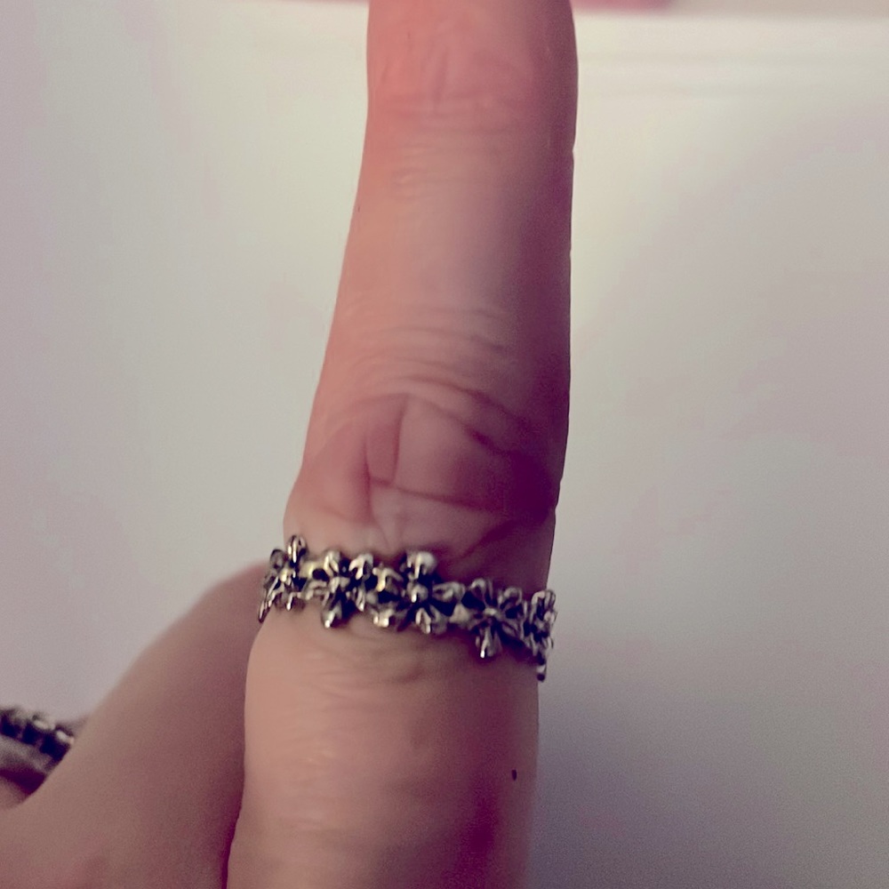 Stainless steel flower band ring